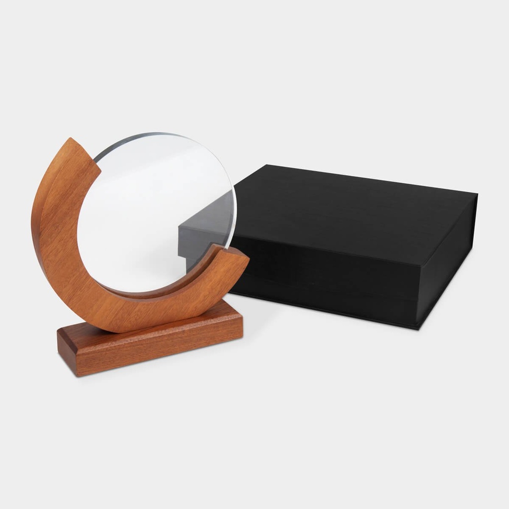 Trofeo promocional de vidrio y madera con cuerpo semicircular – BT-ARO-0054