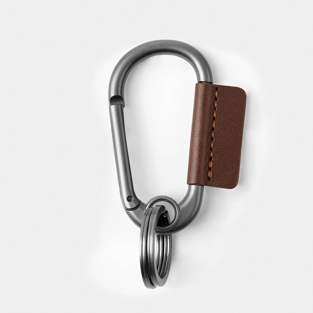 Llavero promocional de metal y curpiel con gancho tipo carabina – BT-LLF-0017